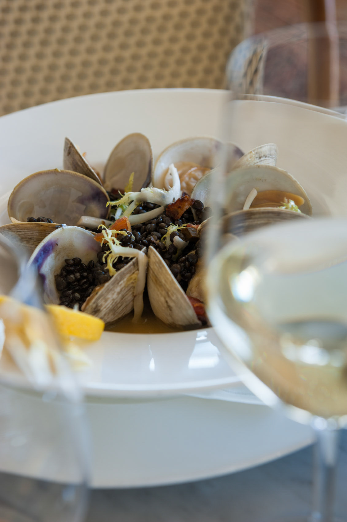 O18-380 A plate of clams in Rhode Island
